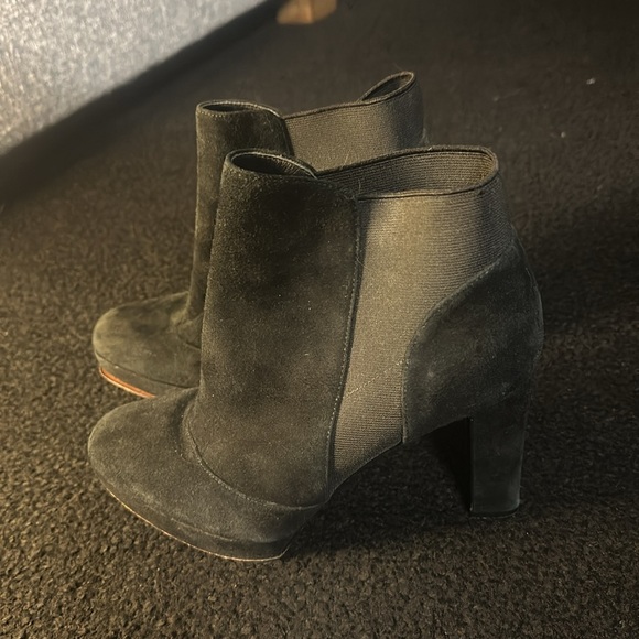 Black Suade Heels size 7 1/2 - Picture 8 of 8